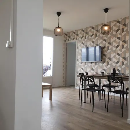 Appt 4 Avec Balcon, Spinelle Apartment