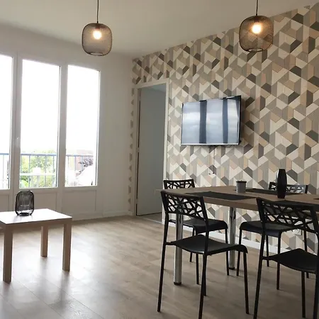 Appt 4 Avec Balcon, Spinelle Apartment